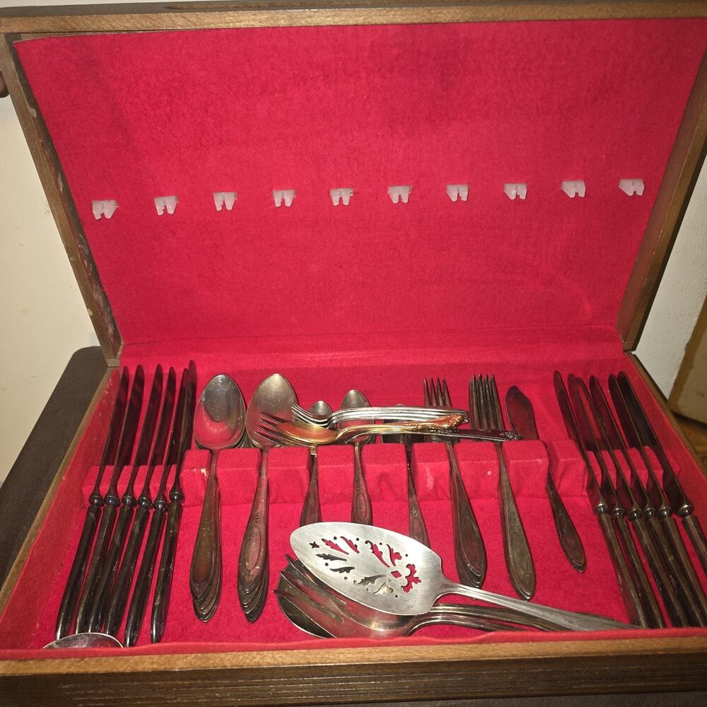 Oneida Adam Community 1917 Vintage Silverware. 5 Items Are Not Oneida. See Descr